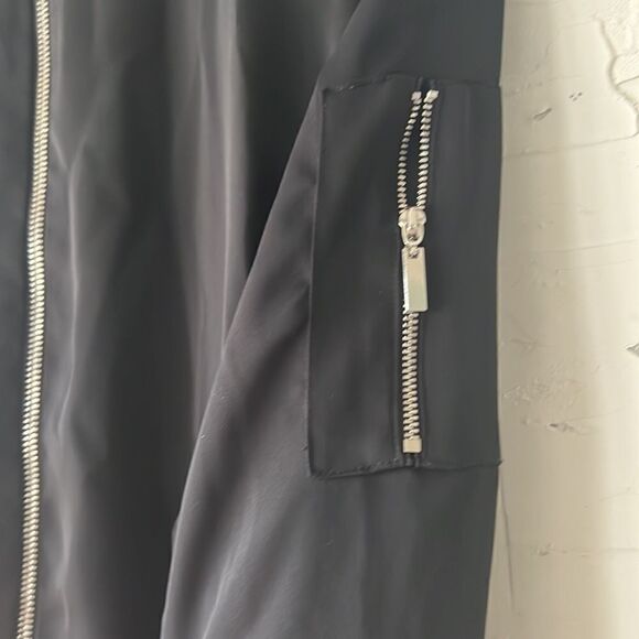 Classic Black Zip-Up Track Jacket - Ribbed Cuffs & Elastic Bottom Size Small - Picture 3 of 4